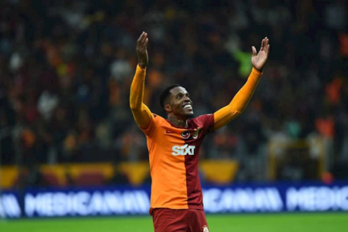 “Qalatasaray”ın futbolçusu klubdan ayrılmaq istəyir