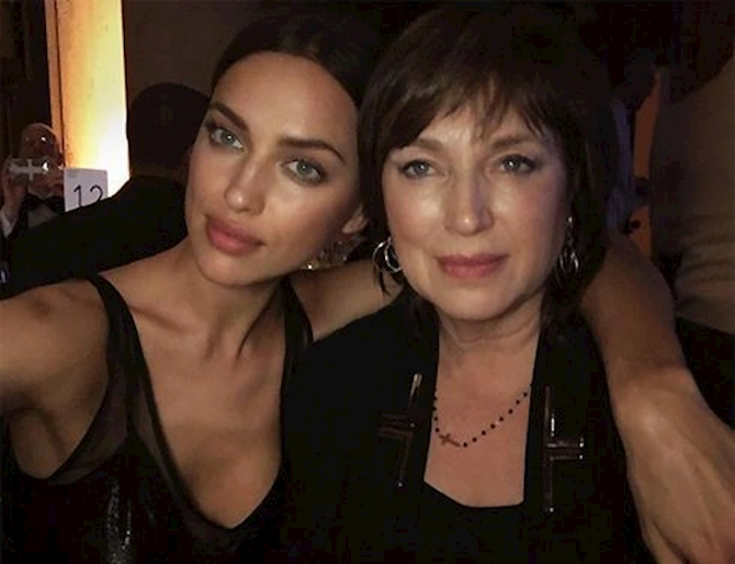 İrina Şeyk anası ilə uşaqlıq fotosunu paylaşdı — FOTO