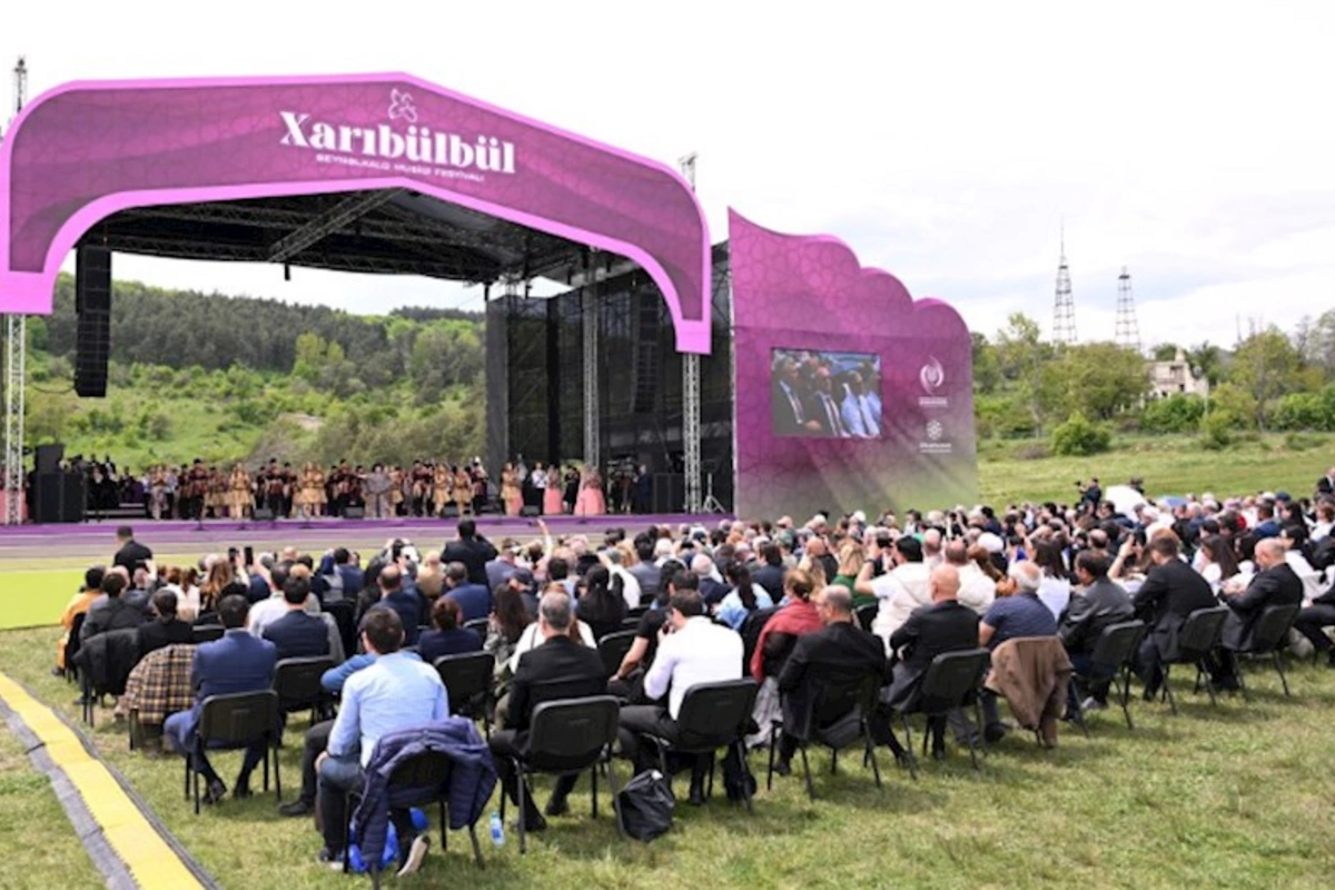 “Xarıbülbül” festivalında “Qarabağnamə” adlı sərgi açılıb