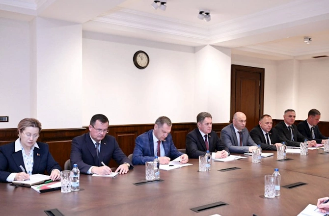 Samir Nuriyev Belarus Baş nazirinin müavini ilə görüşdü — FOTOLAR Samir Nuriyev Belarus Baş nazirinin müavini ilə görüşdü — FOTOLAR