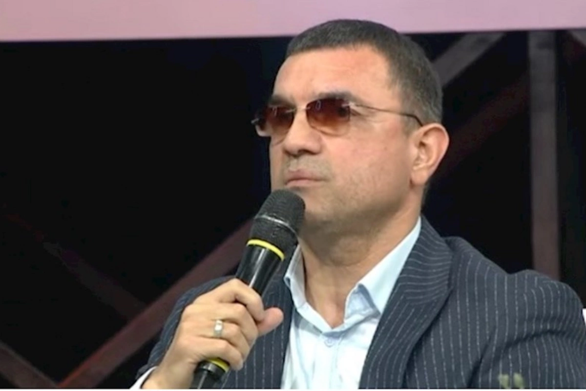 Kişi özünə bəzək verməz