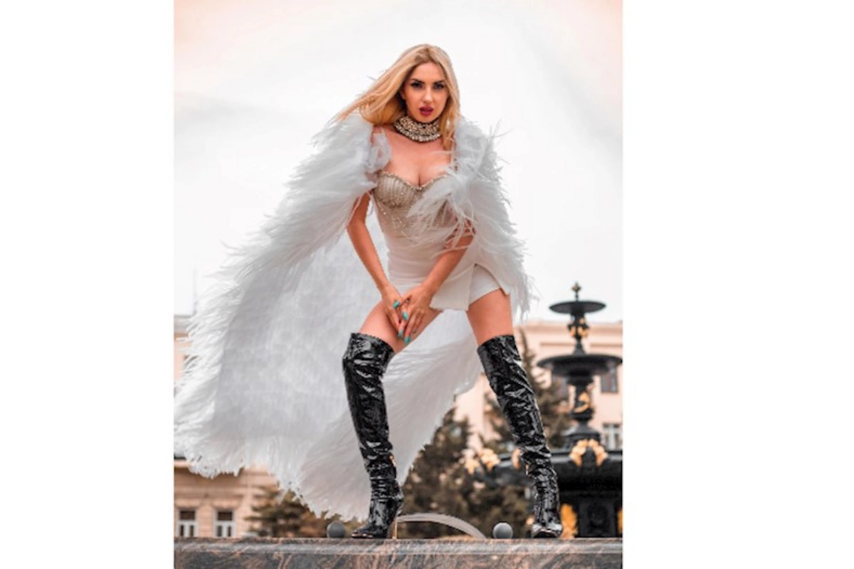 Sofi Fayrodan cazibədar FOTOSESSİYA