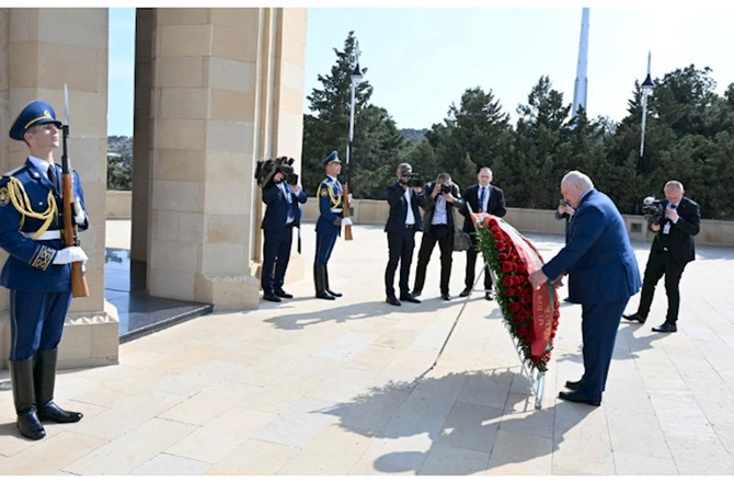 Lukaşenko şəhidlərin xatirəsini andı — FOTOLAR Lukaşenko şəhidlərin xatirəsini andı — FOTOLAR