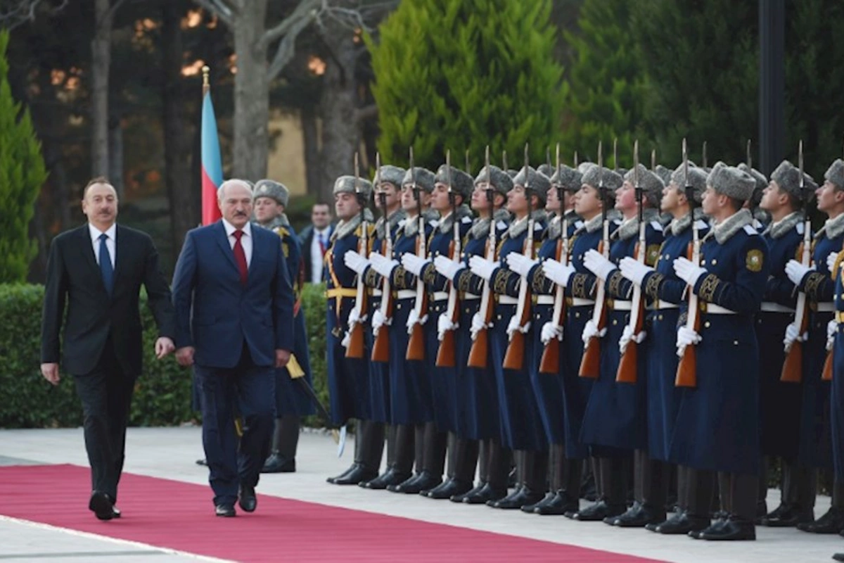 Lukaşenkonun rəsmi qarşılanma mərasimi olub