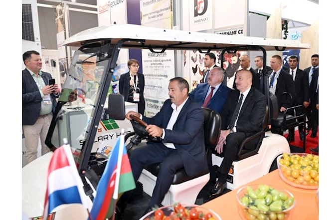 Prezidentlər “Caspian Agro” və “InterFood Azerbaijan” sərgisində — FOTOLAR Prezidentlər “Caspian Agro” və “InterFood Azerbaijan” sərgisində — FOTOLAR