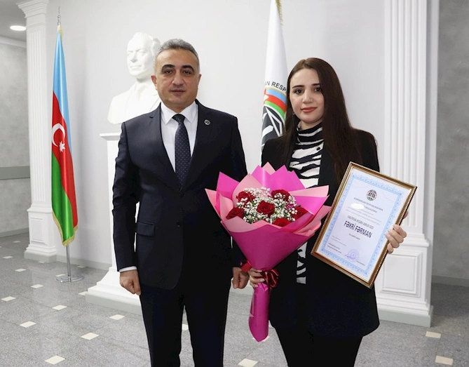 Vəkillər Kollegiyasının rəhbərliyi yeni hakim təyin olunan vəkilləri təbrik və təltif edib — FOTOLAR Vəkillər Kollegiyasının rəhbərliyi yeni hakim təyin olunan vəkilləri təbrik və təltif edib — FOTOLAR