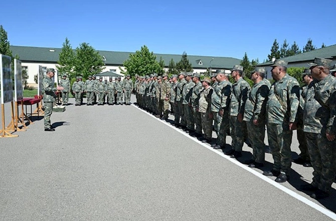 Kərim Vəliyev artilleriya bölmələrinin taktiki təlimini izlədi — FOTOLAR