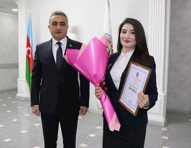 Vəkillər Kollegiyasının rəhbərliyi yeni hakim təyin olunan vəkilləri təbrik və təltif edib — FOTOLAR Vəkillər Kollegiyasının rəhbərliyi yeni hakim təyin olunan vəkilləri təbrik və təltif edib — FOTOLAR