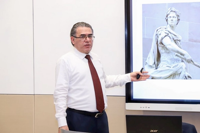 “Redaksiya siyasəti və peşə davranış qaydaları” mövzusunda təşkil olunan təlim proqramı başa çatıb — FOTOLAR