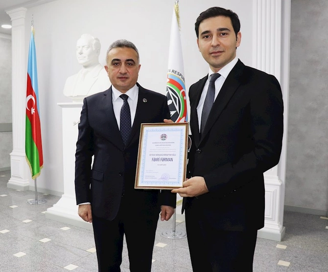 Vəkillər Kollegiyasının rəhbərliyi yeni hakim təyin olunan vəkilləri təbrik və təltif edib — FOTOLAR Vəkillər Kollegiyasının rəhbərliyi yeni hakim təyin olunan vəkilləri təbrik və təltif edib — FOTOLAR