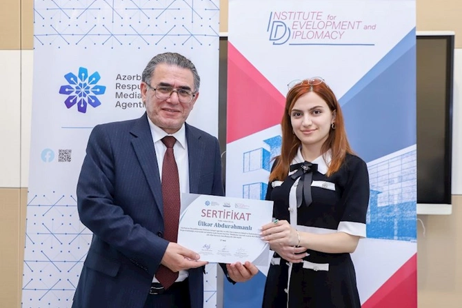 “Redaksiya siyasəti və peşə davranış qaydaları” mövzusunda təşkil olunan təlim proqramı başa çatıb — FOTOLAR