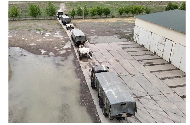 Kərim Vəliyev artilleriya bölmələrinin taktiki təlimini izlədi — FOTOLAR