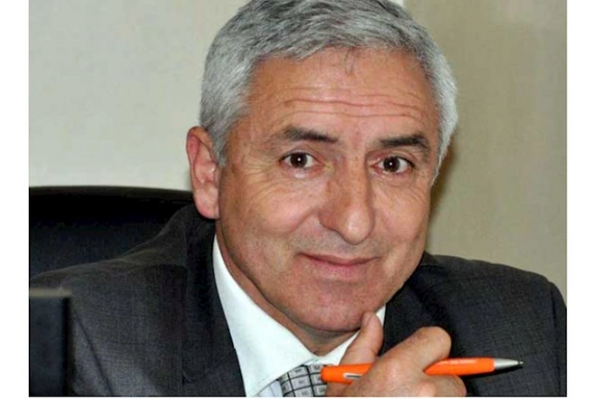 Kitab sərgilərinin keçirilməsi gənclərin kitaba marağını artırır Kitab sərgilərinin keçirilməsi gənclərin kitaba marağını artırır