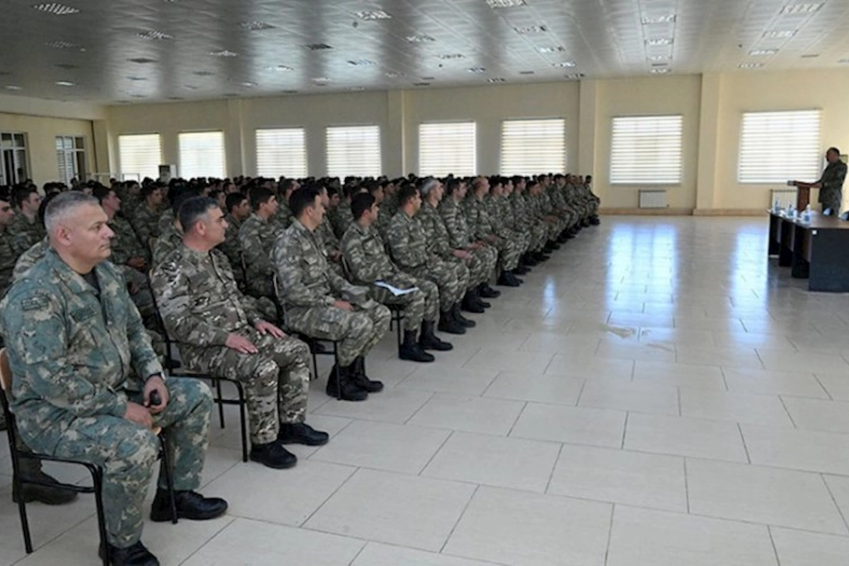 Müdafiə nazirinin müavinləri hərbi vəzifəlilərlə görüşüblər, tapşırıqlar verilib