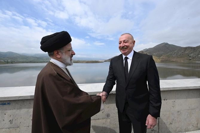 Azərbaycan ilə İranın dövlət sərhədində İlham Əliyevin və İbrahim Rəisinin görüşü olub — YENİLƏNDİ (FOTOLAR)