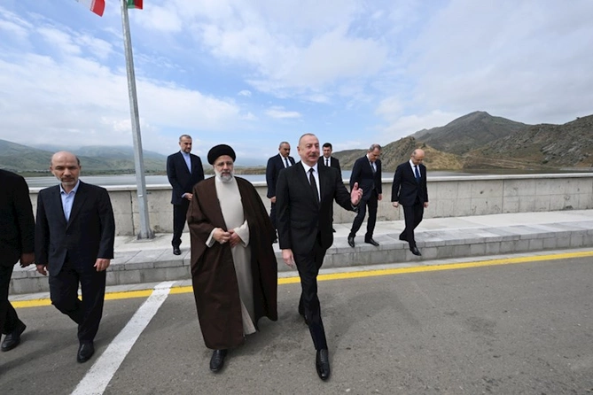 Azərbaycan ilə İranın dövlət sərhədində İlham Əliyevin və İbrahim Rəisinin görüşü olub — YENİLƏNDİ (FOTOLAR)