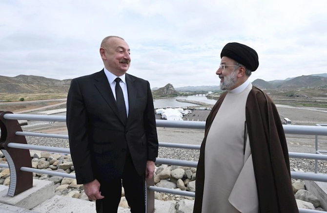 Azərbaycan ilə İranın dövlət sərhədində İlham Əliyevin və İbrahim Rəisinin görüşü olub — YENİLƏNDİ (FOTOLAR)