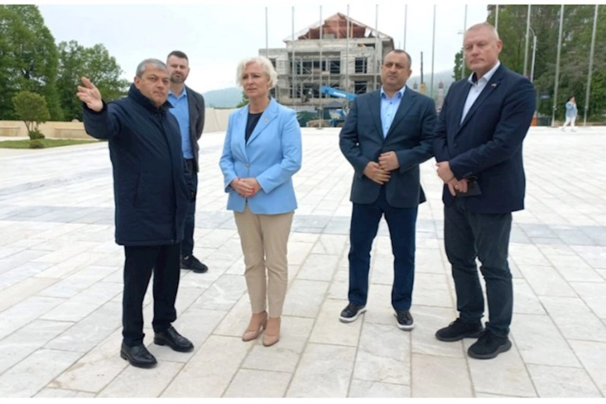 Latviya Parlamentinin sədri Şuşaya gedib — YENİLƏNİB