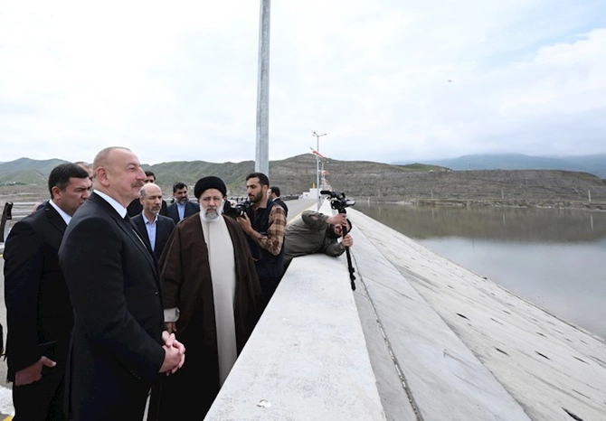 Azərbaycan ilə İranın dövlət sərhədində İlham Əliyevin və İbrahim Rəisinin görüşü olub — YENİLƏNDİ (FOTOLAR)