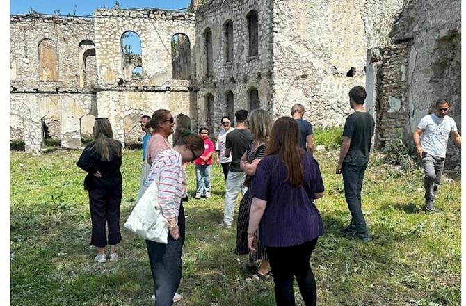 Beynəlxalq səyyahlar Cıdır düzündə — FOTO Beynəlxalq səyyahlar Cıdır düzündə — FOTO