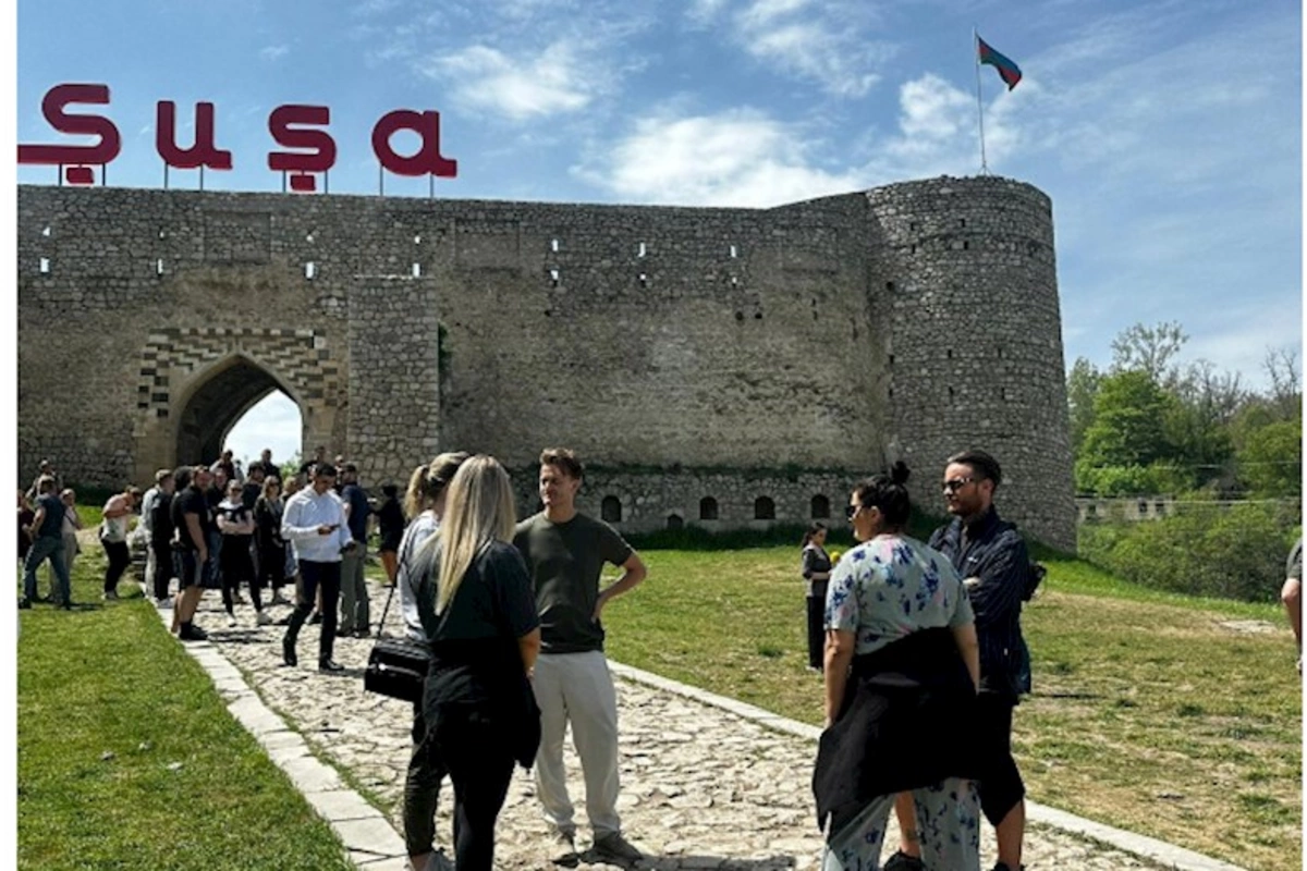 Beynəlxalq səyyahlar Cıdır düzündə — FOTO