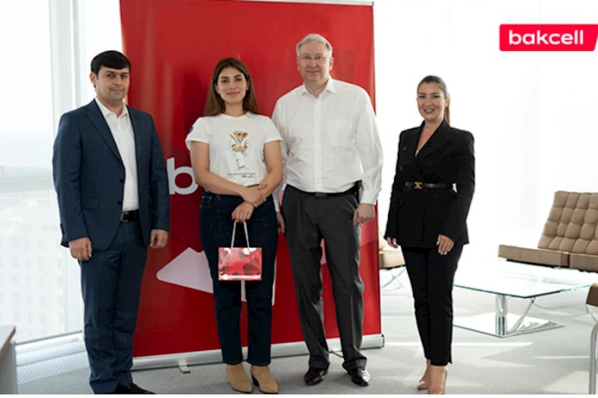 “Bakcell” çempion şahmatçı Ülviyyə Fətəliyevanı təbrik etdi