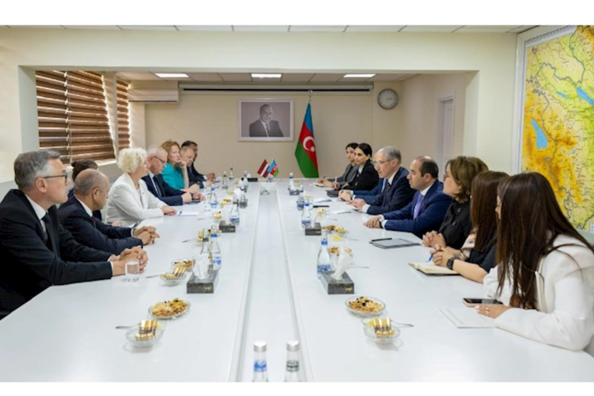 Muxtar Babayev Latviya Seyminin sədri ilə görüşdü
