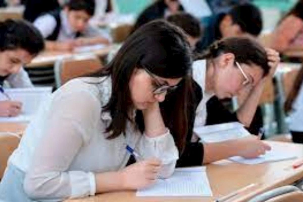 “Qiymətləri şişirdilən şagirdlər çoxdur” — Universitetə qəbul attestatla aparılacaq?