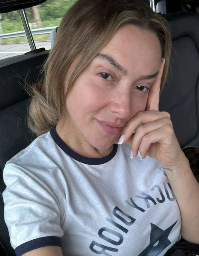 Hadisənin makiyajsız fotosu gündəm oldu — FOTO Hadisənin makiyajsız fotosu gündəm oldu — FOTO
