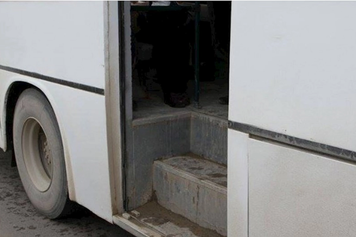 Bakıda qadın avtobusdan yıxılaraq öldü