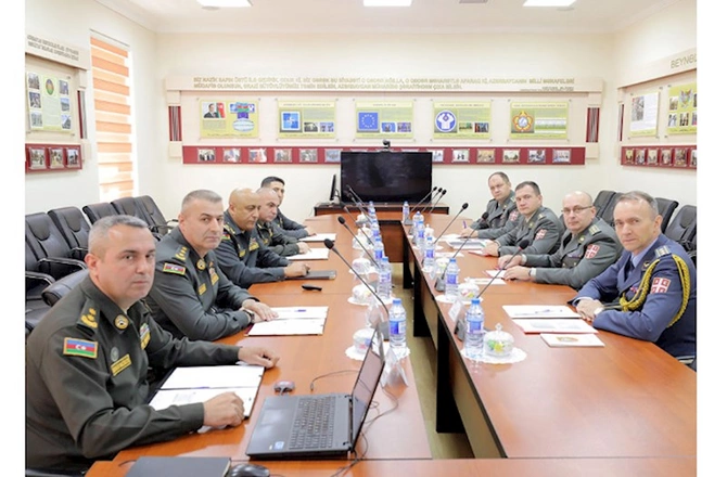Azərbaycan və Serbiya Müdafiə nazirliklərinin nümayəndə heyətinin görüşü keçirilib — FOTOLAR Azərbaycan və Serbiya Müdafiə nazirliklərinin nümayəndə heyətinin görüşü keçirilib — FOTOLAR