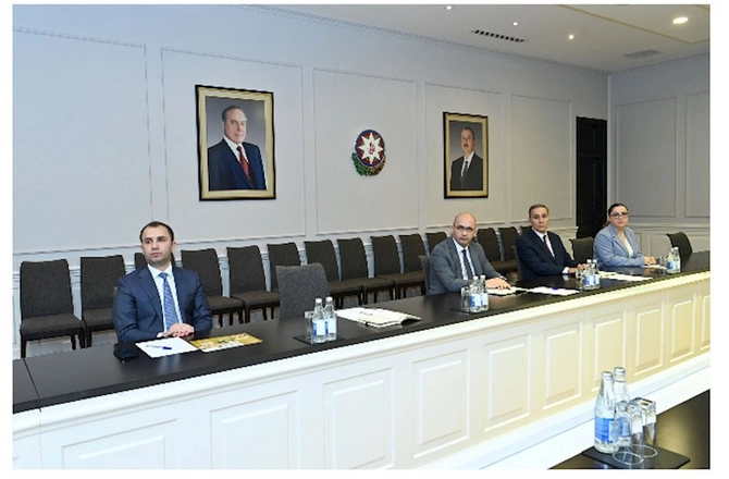 Qarabağ Universitetinin rektoru kollektivə təqdim edildi — FOTOLAR Qarabağ Universitetinin rektoru kollektivə təqdim edildi — FOTOLAR