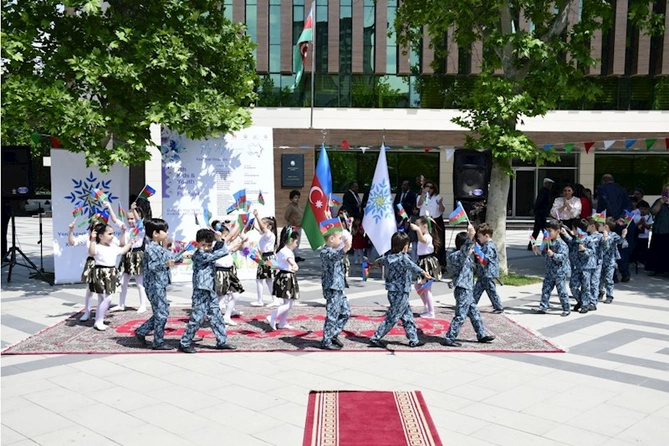 Xətai rayonunda “Azərbaycanım” mövzusunda VII Uşaq və Gənc Rəsm Festivalı keçirilib — FOTOLAR