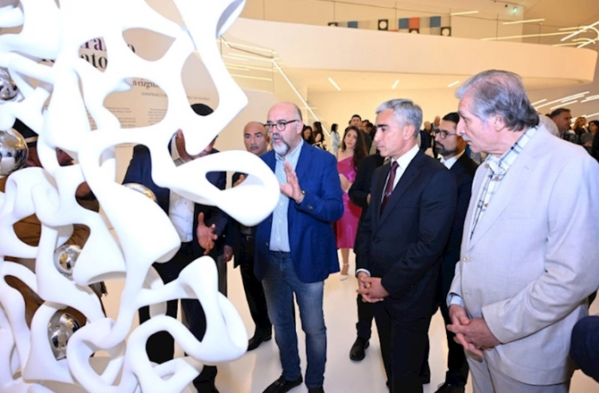 Heydər Əliyev Mərkəzində “Görünməyənin cizgiləri” sərgisi — FOTOLAR