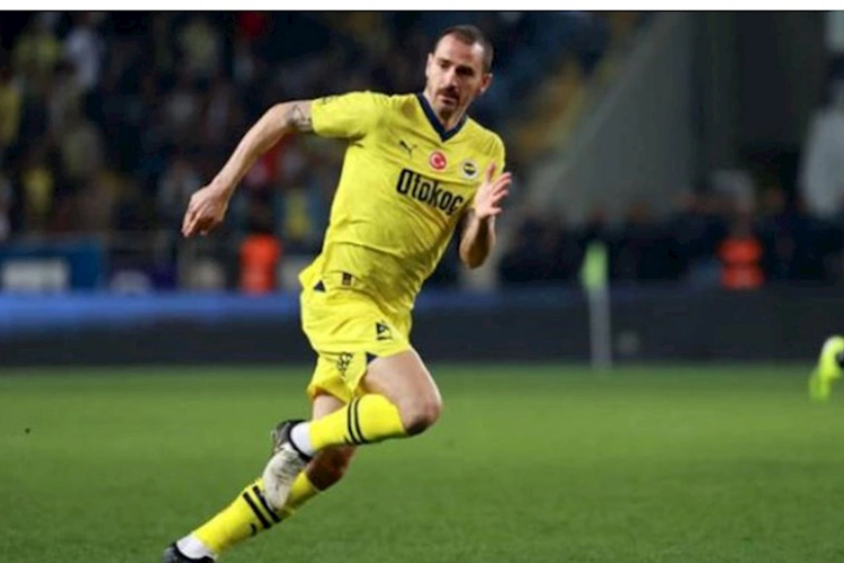 Məşhur futbolçu karyerasını başa vurur