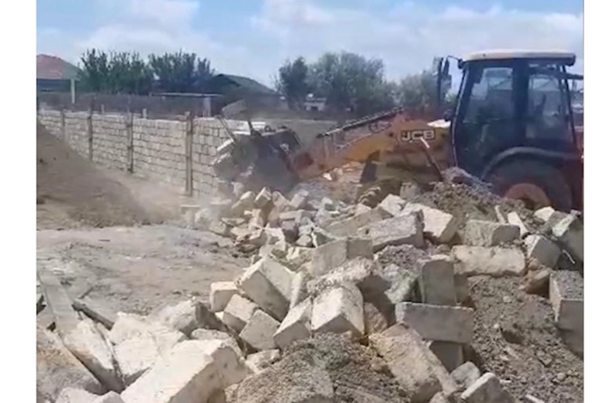 Sumqayıtda qanunsuz tikili sökülüb — VİDEO