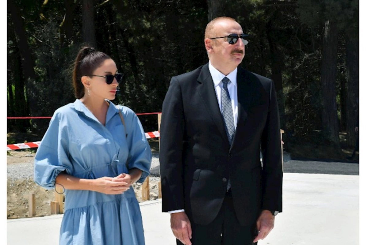 Prezident və birinci xanım “Crescent Mall”un açılışında — YENİLƏNİB