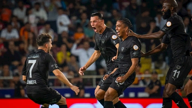 Renat “Hatayspor”dan ayrıldı Renat “Hatayspor”dan ayrıldı