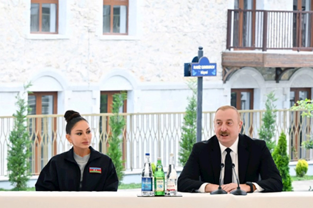 İlham Əliyevlə xanımı Xocalıya köçən sakinlərlə görüşdü