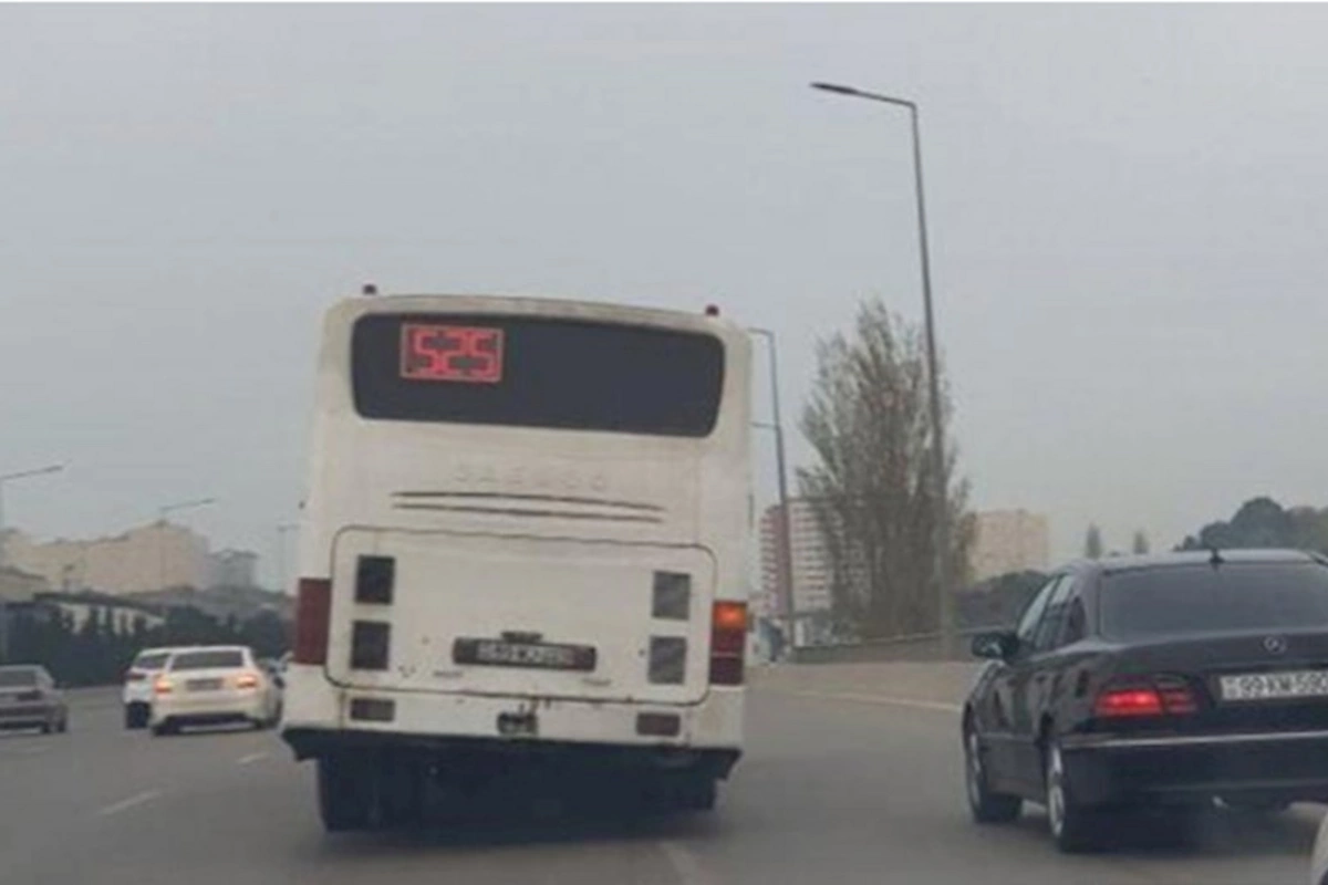 58 yaşlı qadın avtobusun altında qalıb öldü