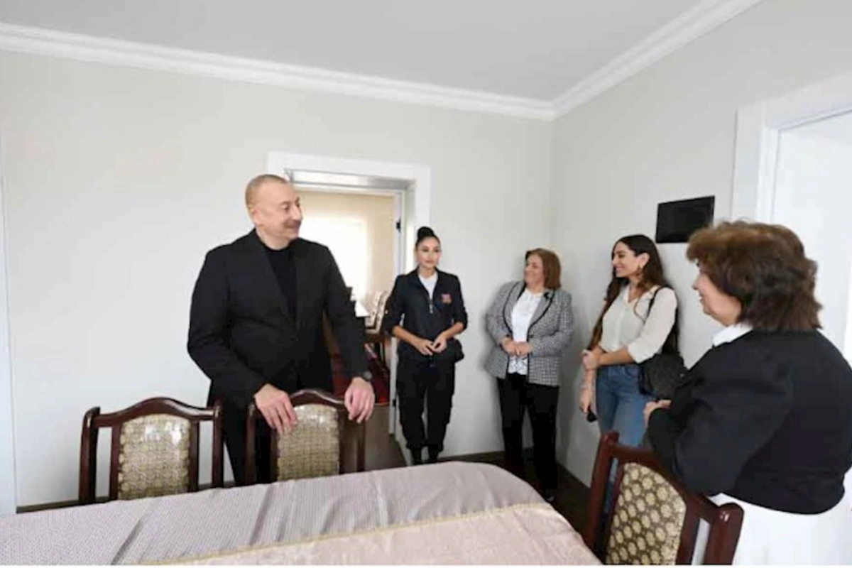 Prezidentlə xanımını evinə dəvət etdi