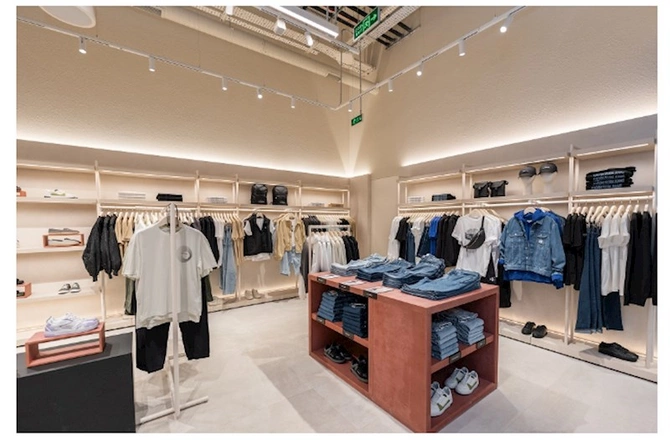 Dünyaca məşhur geyim brendləri “Crescent Mall”da — FOTOLAR