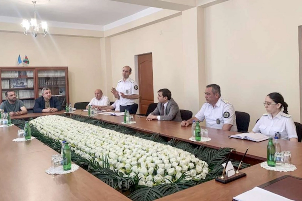 “Şirvan” gömrük postunda sahibkarlarla növbəti görüş keçirildi