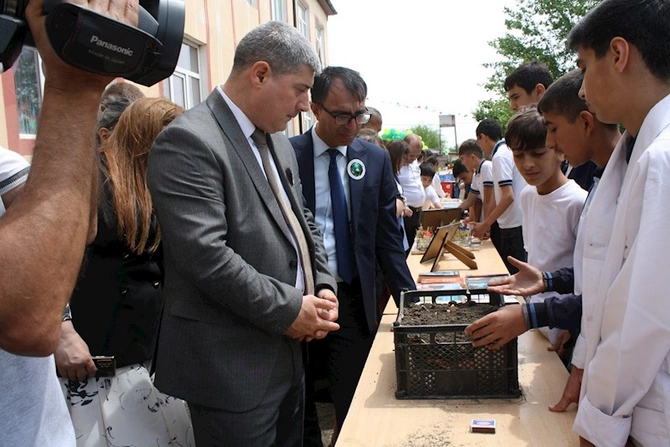 Cəlilabadda şagird və müəllimlər tullantılardan əl işləri hazırladılar — FOTOLAR Cəlilabadda şagird və müəllimlər tullantılardan əl işləri hazırladılar — FOTOLAR