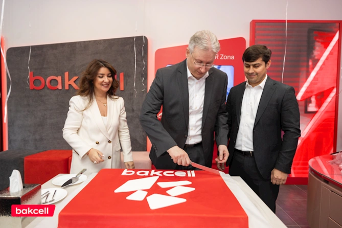 “Bakcell” Fəvvarələr meydanında yeni innovativ mağazasını təqdim etdi — FOTOLAR