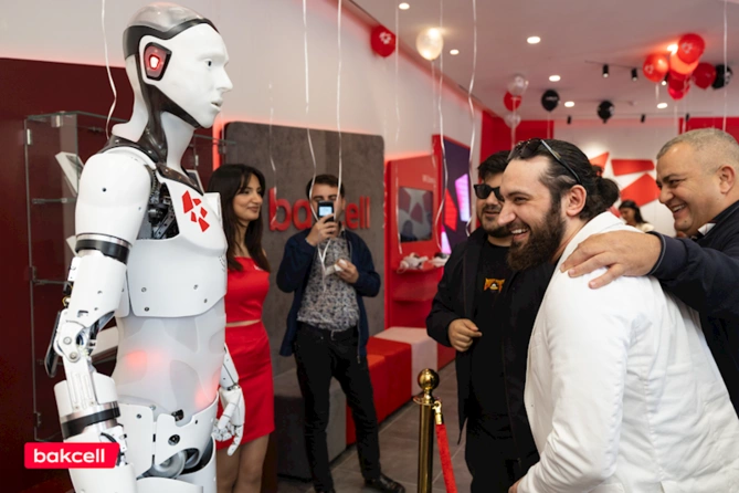 “Bakcell” Fəvvarələr meydanında yeni innovativ mağazasını təqdim etdi — FOTOLAR