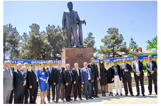 İlham Əliyev türkçülüyün gücləndirilməsinə böyük üstünlük verir — İlham İsmayılov İlham Əliyev türkçülüyün gücləndirilməsinə böyük üstünlük verir — İlham İsmayılov