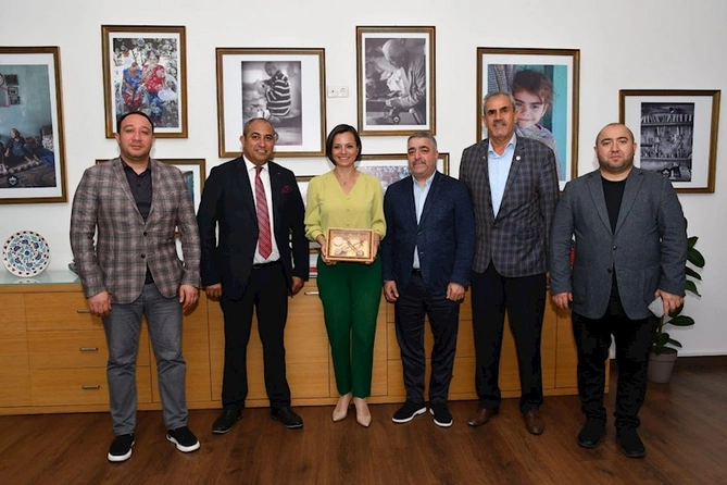 CHP-dən olan Bələdiyyə sədri Azərbaycandan gələn QHT rəhbərləri ilə görüşdü — FOTOLAR CHP-dən olan Bələdiyyə sədri Azərbaycandan gələn QHT rəhbərləri ilə görüşdü — FOTOLAR