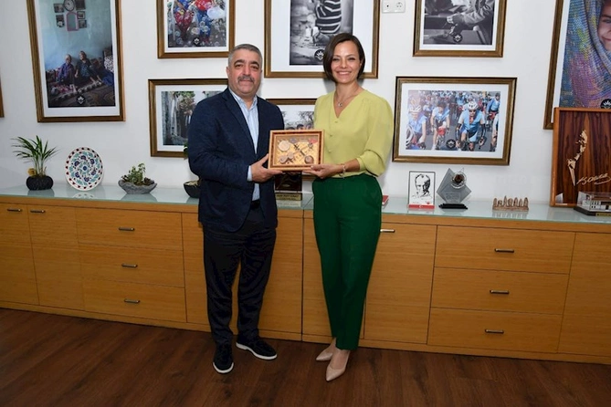 CHP-dən olan Bələdiyyə sədri Azərbaycandan gələn QHT rəhbərləri ilə görüşdü — FOTOLAR CHP-dən olan Bələdiyyə sədri Azərbaycandan gələn QHT rəhbərləri ilə görüşdü — FOTOLAR