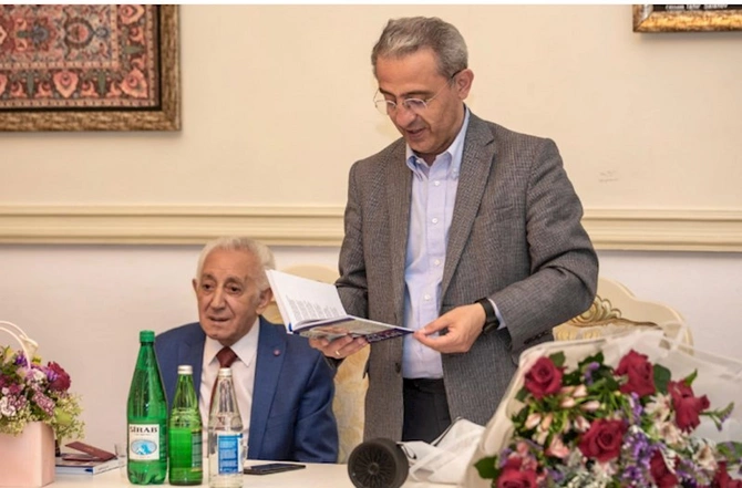“Qədir Aslan - 80” xatirat kitabının təqdimat mərasimi keçirildi — VİDEO/FOTO “Qədir Aslan - 80” xatirat kitabının təqdimat mərasimi keçirildi — VİDEO/FOTO